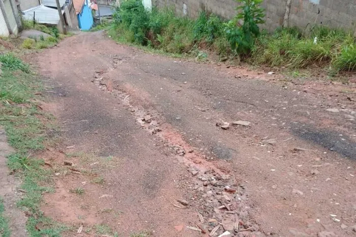 Moradores cobram melhorias na Rua Antônio Leocádio Guedes