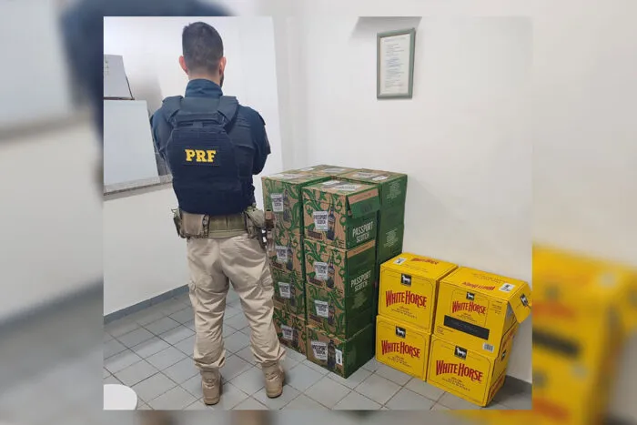 PRF apreende 240 litros de uísque adulterado no Sul de Minas