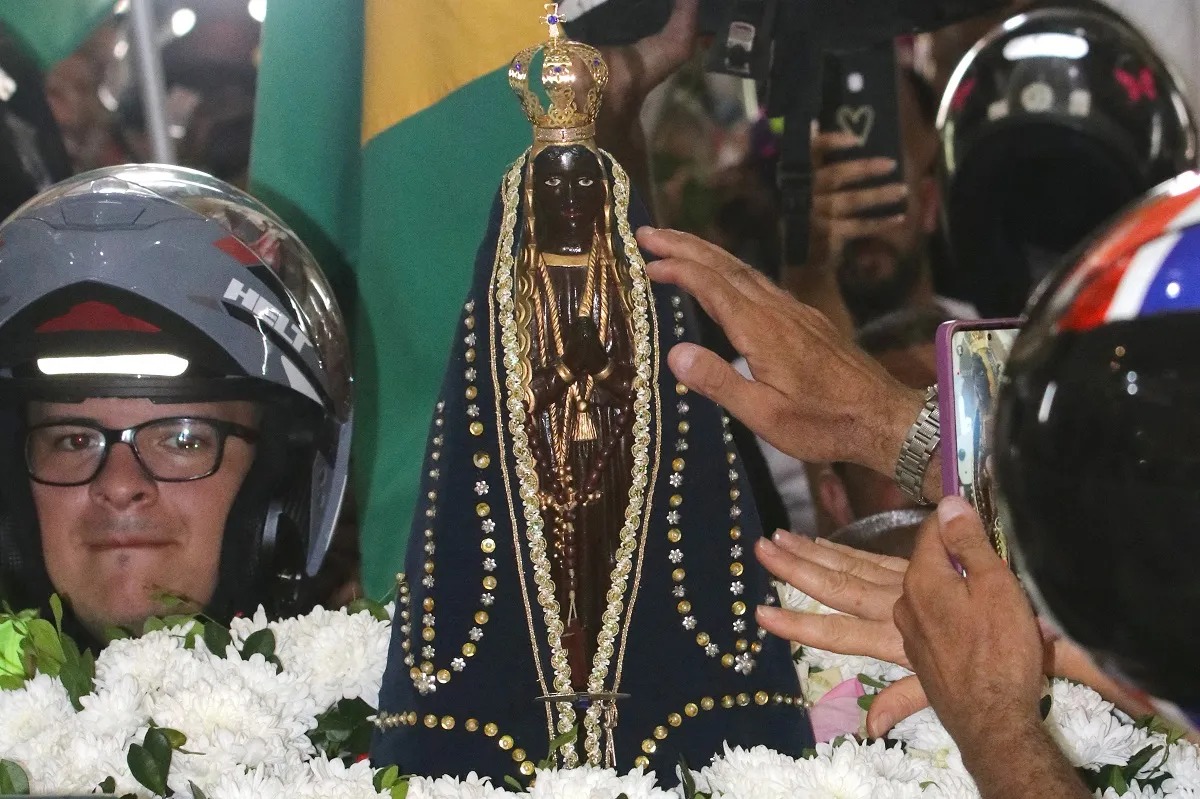 Nossa Senhora Aparecida: motociata e missa em homenagem à padroeira reúnem mais de 1400 fiéis em JF