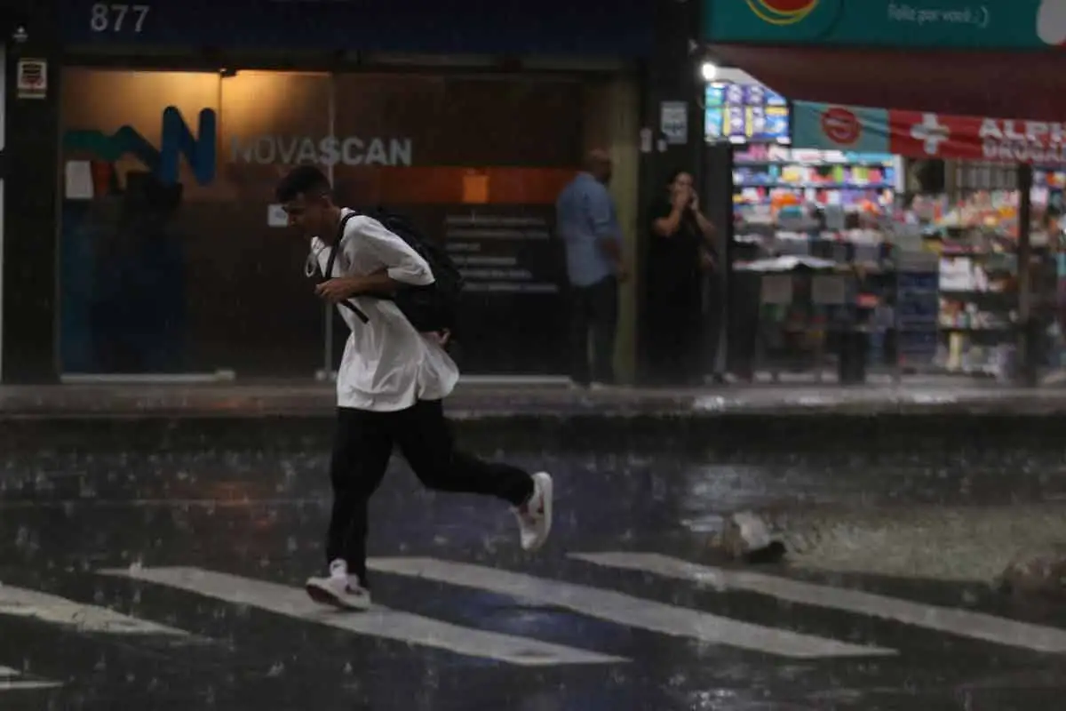 Juiz de Fora registra cerca de 50 milímetros de chuva em 30 minutos