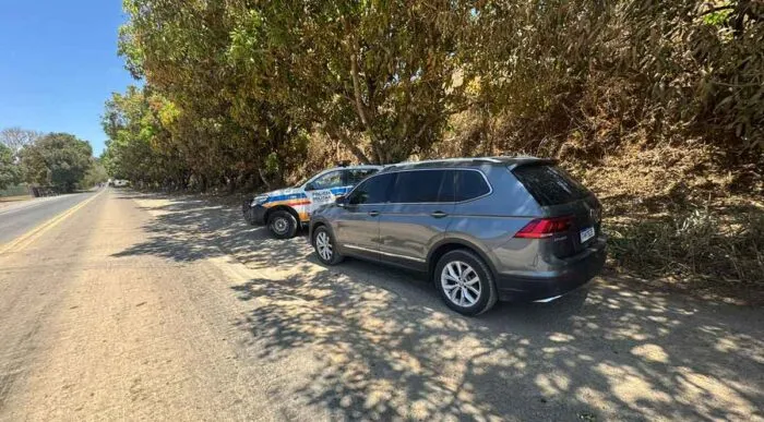 Carro roubado é recuperado após quatro anos durante operação em Ubá