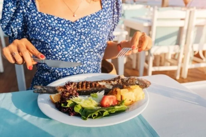 Alimentação e acúmulo de gordura no fígado: saiba o que diz a ciência