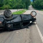 Carro com seis pessoas capota na BR-356 em Muriaé