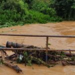 Idoso morre após ser levado pela correnteza ao atravessar ponte