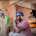 Com descontração e samba, campanha da Casa do Construtor celebra o talento dos pedreiros