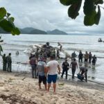 Vídeo: Avião explode em praia de Ubatuba e deixa 1 morto